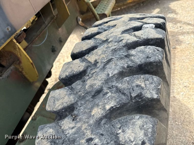 image for item DO0757 1962 Caterpillar 12E rigid frame motor grader