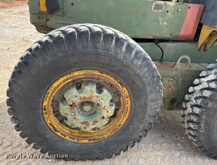 image for item DO0757 1962 Caterpillar 12E rigid frame motor grader