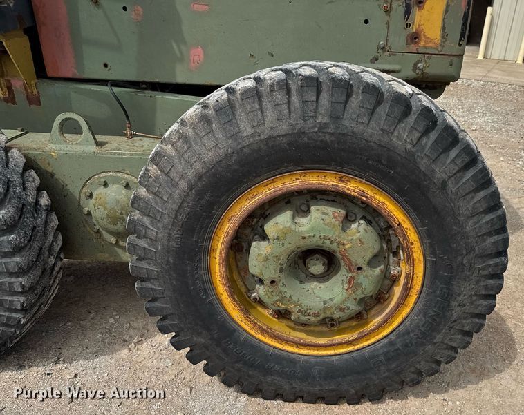 image for item DO0757 1962 Caterpillar 12E rigid frame motor grader