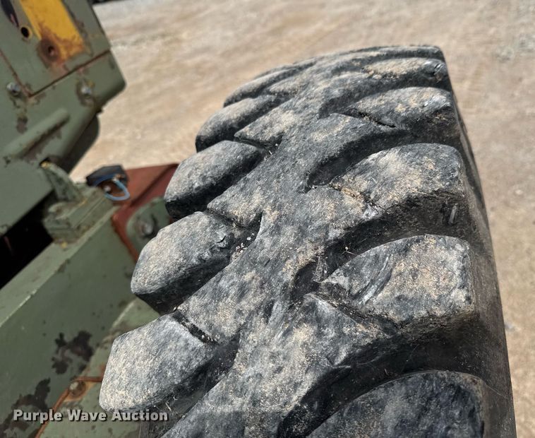 image for item DO0757 1962 Caterpillar 12E rigid frame motor grader