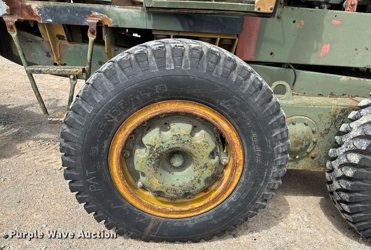 image for item DO0757 1962 Caterpillar 12E rigid frame motor grader