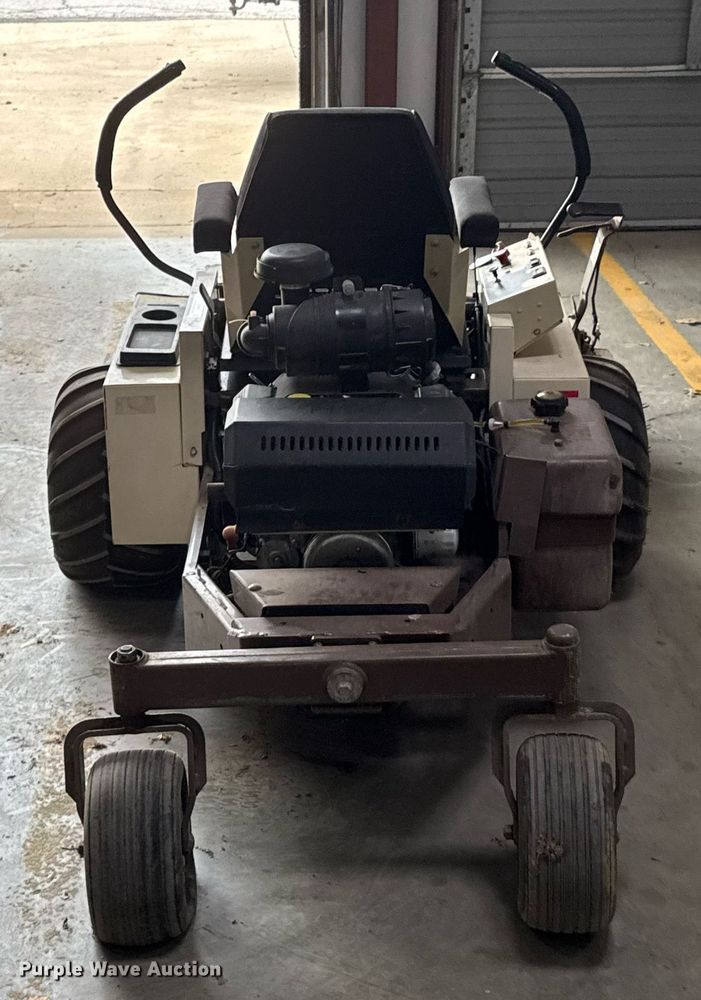 image for item DO0760 2002 Grasshopper 720K ZTR lawn mower