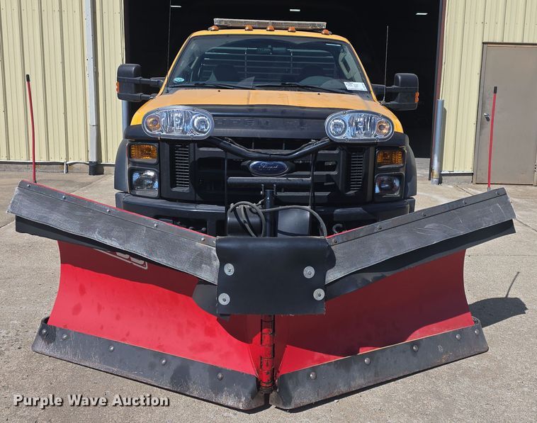image for item DO7840 2010 Ford F450 Super Duty XL flatbed truck