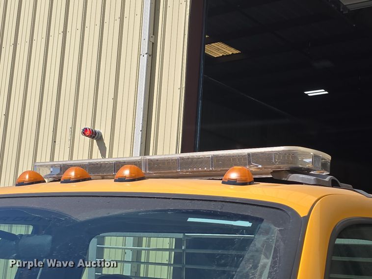 image for item DO7840 2010 Ford F450 Super Duty XL flatbed truck