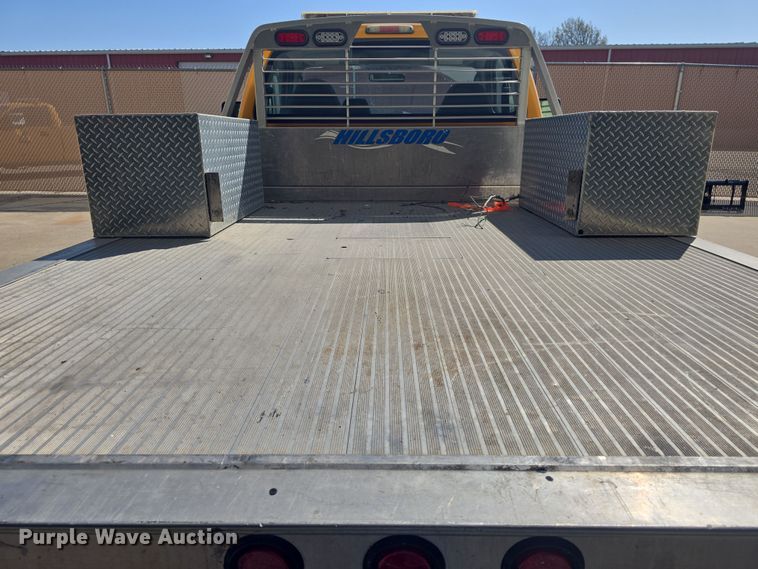 image for item DO7840 2010 Ford F450 Super Duty XL flatbed truck