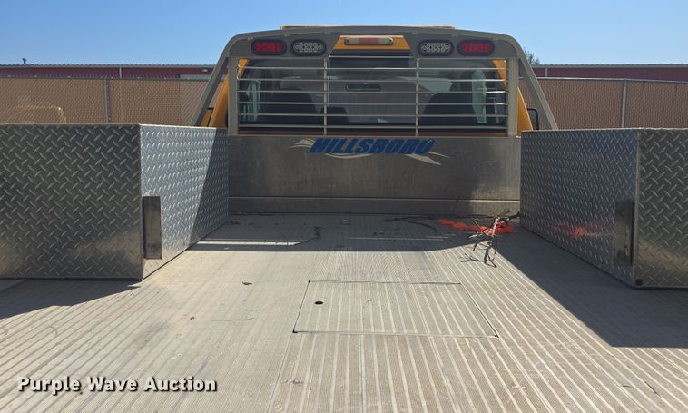 image for item DO7840 2010 Ford F450 Super Duty XL flatbed truck