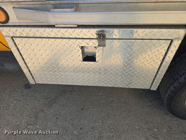 image for item DO7840 2010 Ford F450 Super Duty XL flatbed truck