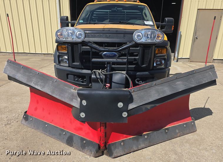 image for item DO7840 2010 Ford F450 Super Duty XL flatbed truck