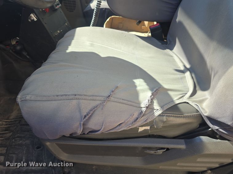 image for item DO7840 2010 Ford F450 Super Duty XL flatbed truck