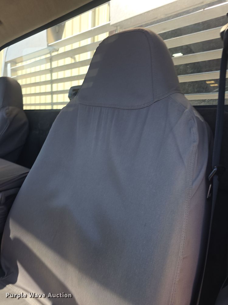 image for item DO7840 2010 Ford F450 Super Duty XL flatbed truck