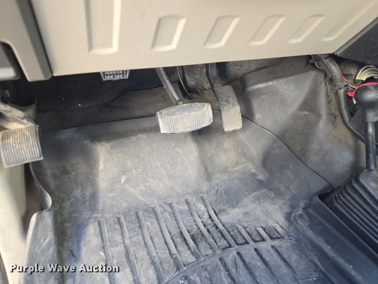 image for item DO7840 2010 Ford F450 Super Duty XL flatbed truck