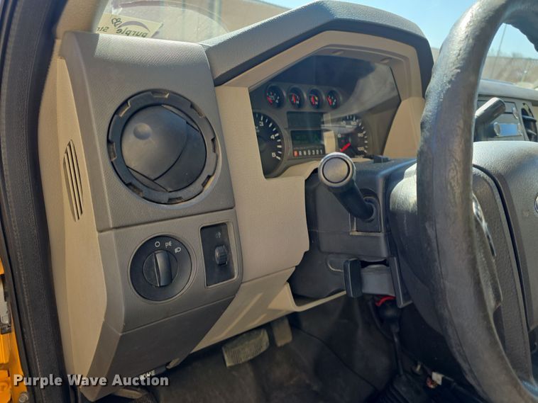 image for item DO7840 2010 Ford F450 Super Duty XL flatbed truck