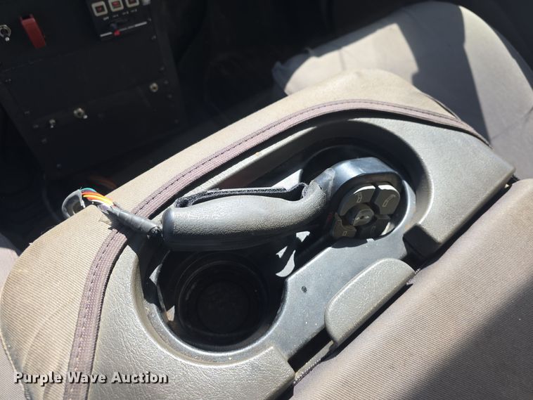 image for item DO7840 2010 Ford F450 Super Duty XL flatbed truck