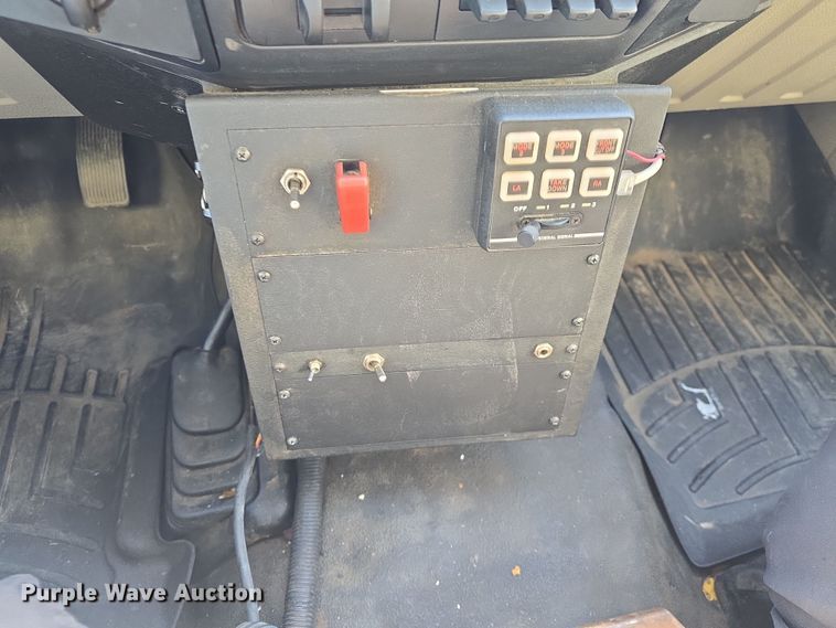 image for item DO7840 2010 Ford F450 Super Duty XL flatbed truck