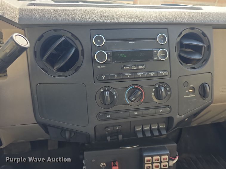 image for item DO7840 2010 Ford F450 Super Duty XL flatbed truck