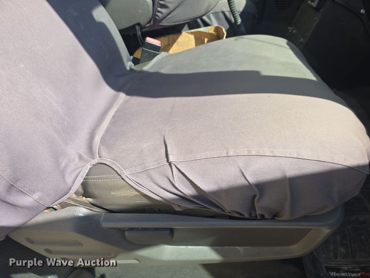 image for item DO7840 2010 Ford F450 Super Duty XL flatbed truck