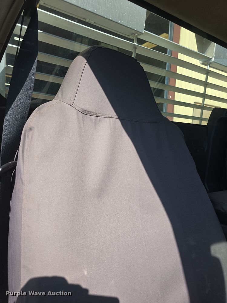 image for item DO7840 2010 Ford F450 Super Duty XL flatbed truck