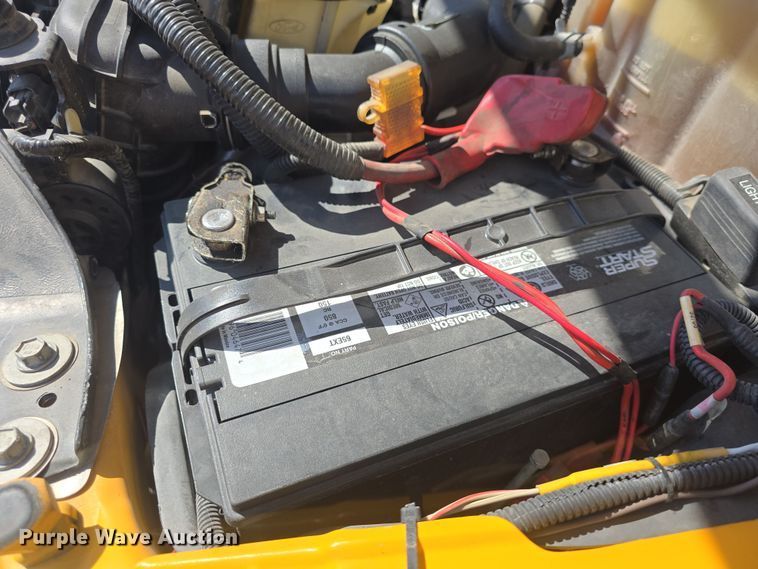 image for item DO7840 2010 Ford F450 Super Duty XL flatbed truck