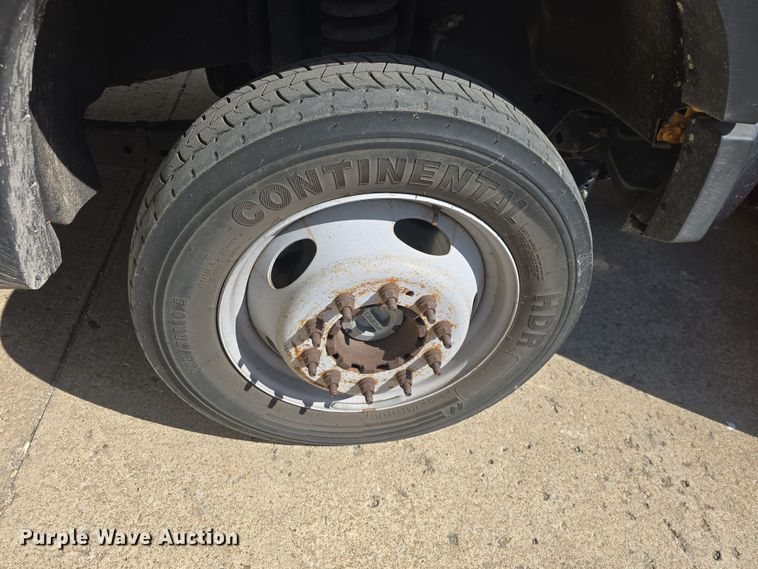 image for item DO7840 2010 Ford F450 Super Duty XL flatbed truck