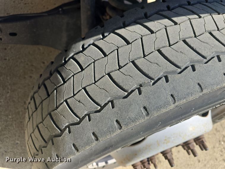 image for item DO7840 2010 Ford F450 Super Duty XL flatbed truck