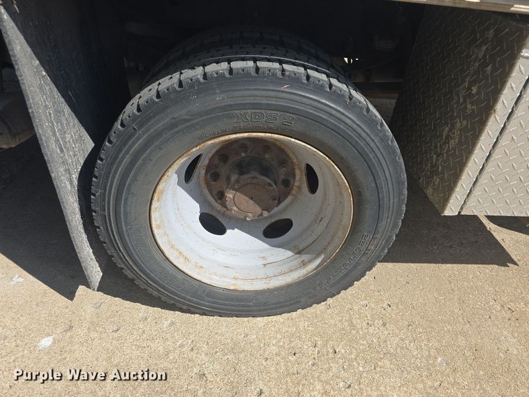 image for item DO7840 2010 Ford F450 Super Duty XL flatbed truck