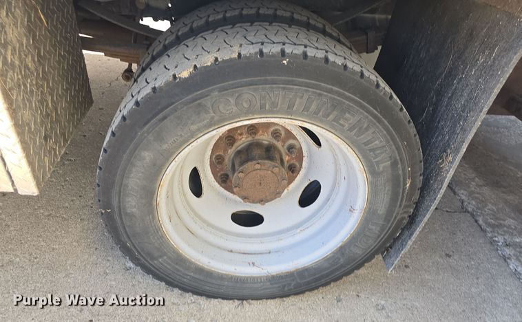 image for item DO7840 2010 Ford F450 Super Duty XL flatbed truck