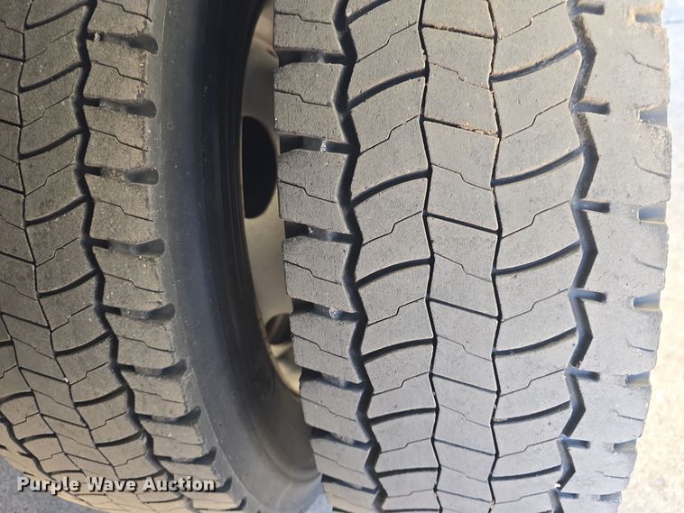 image for item DO7840 2010 Ford F450 Super Duty XL flatbed truck