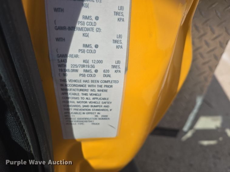 image for item DO7840 2010 Ford F450 Super Duty XL flatbed truck