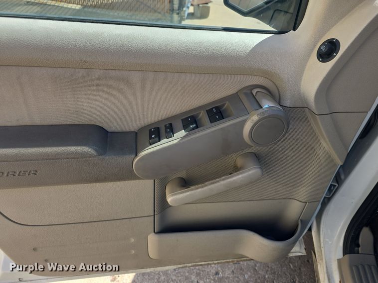 image for item DO7841 2006 Ford Explorer SUV