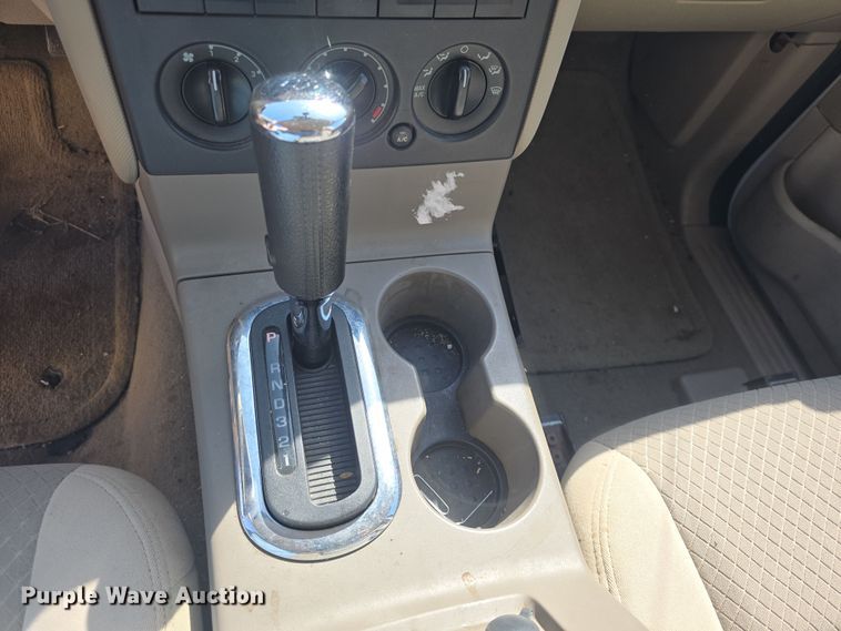 image for item DO7841 2006 Ford Explorer SUV