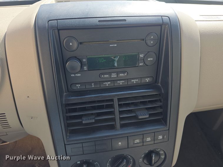 image for item DO7841 2006 Ford Explorer SUV