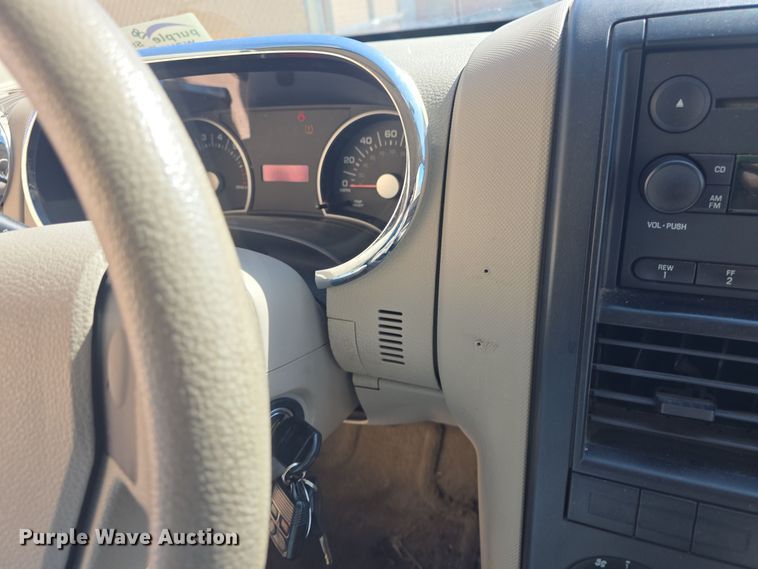 image for item DO7841 2006 Ford Explorer SUV