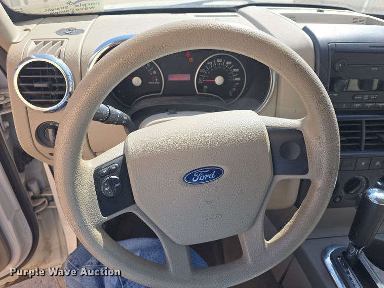 image for item DO7841 2006 Ford Explorer SUV