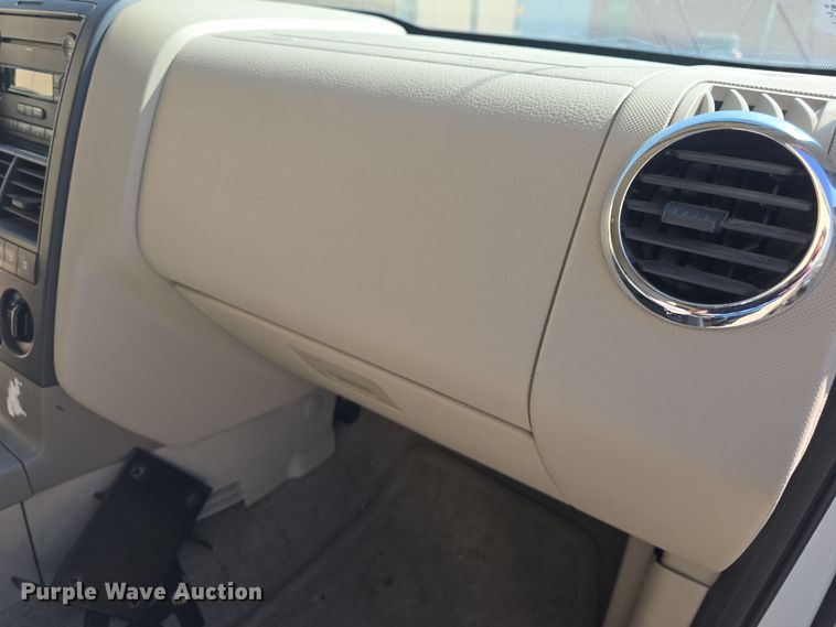 image for item DO7841 2006 Ford Explorer SUV