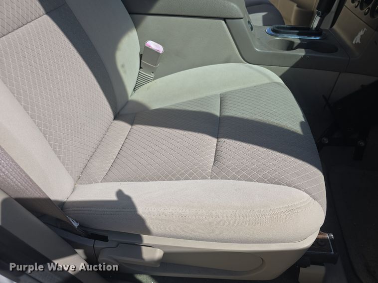 image for item DO7841 2006 Ford Explorer SUV