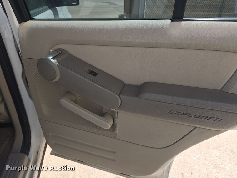 image for item DO7841 2006 Ford Explorer SUV