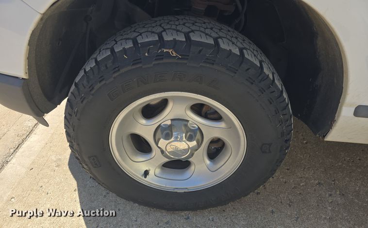 image for item DO7841 2006 Ford Explorer SUV