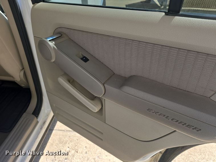 image for item DO7842 2007 Ford Explorer XLT SUV