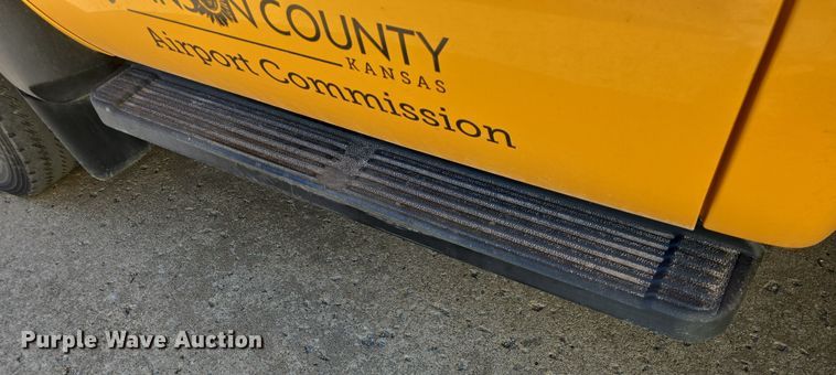 image for item DO7856 2012 Ford F450 Super Duty XL flatbed truck