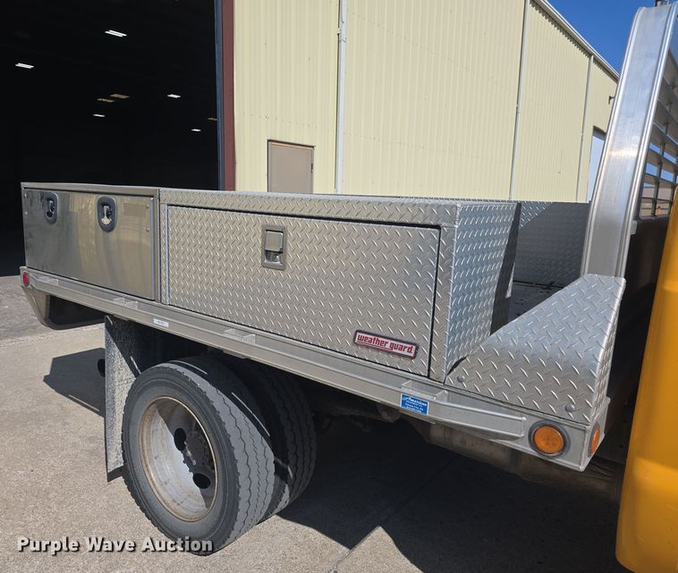 image for item DO7856 2012 Ford F450 Super Duty XL flatbed truck