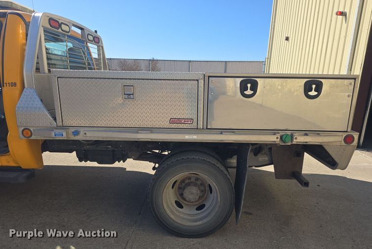 image for item DO7856 2012 Ford F450 Super Duty XL flatbed truck