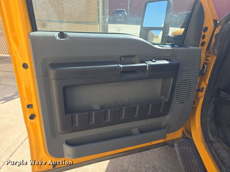 image for item DO7856 2012 Ford F450 Super Duty XL flatbed truck