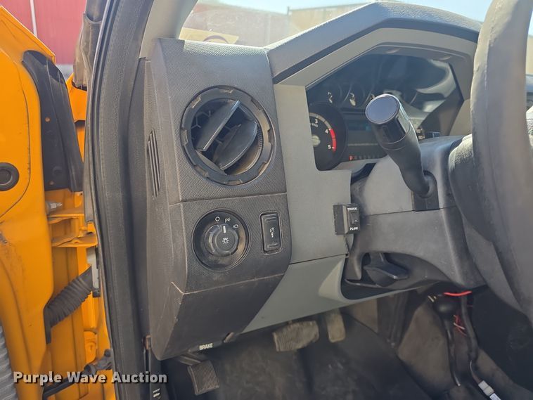 image for item DO7856 2012 Ford F450 Super Duty XL flatbed truck