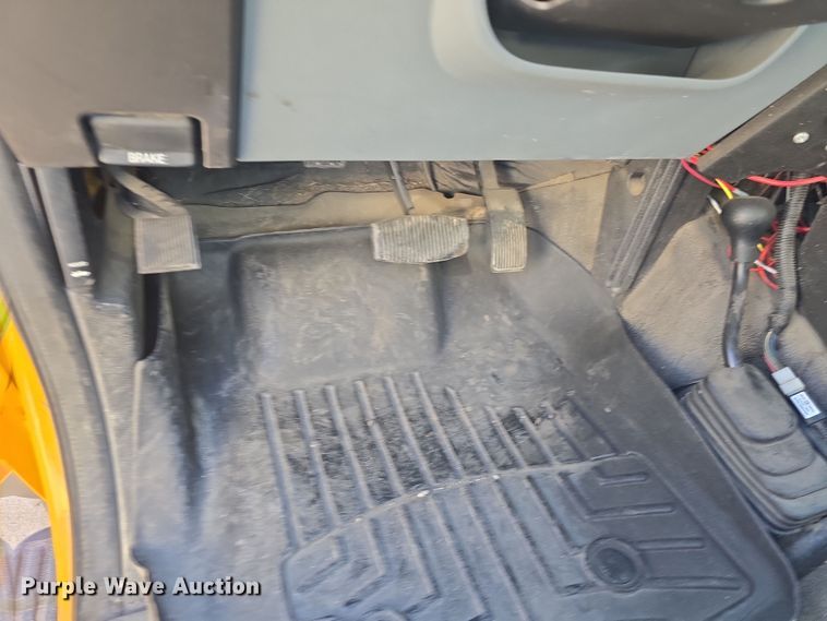 image for item DO7856 2012 Ford F450 Super Duty XL flatbed truck