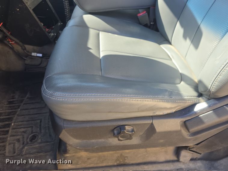 image for item DO7856 2012 Ford F450 Super Duty XL flatbed truck