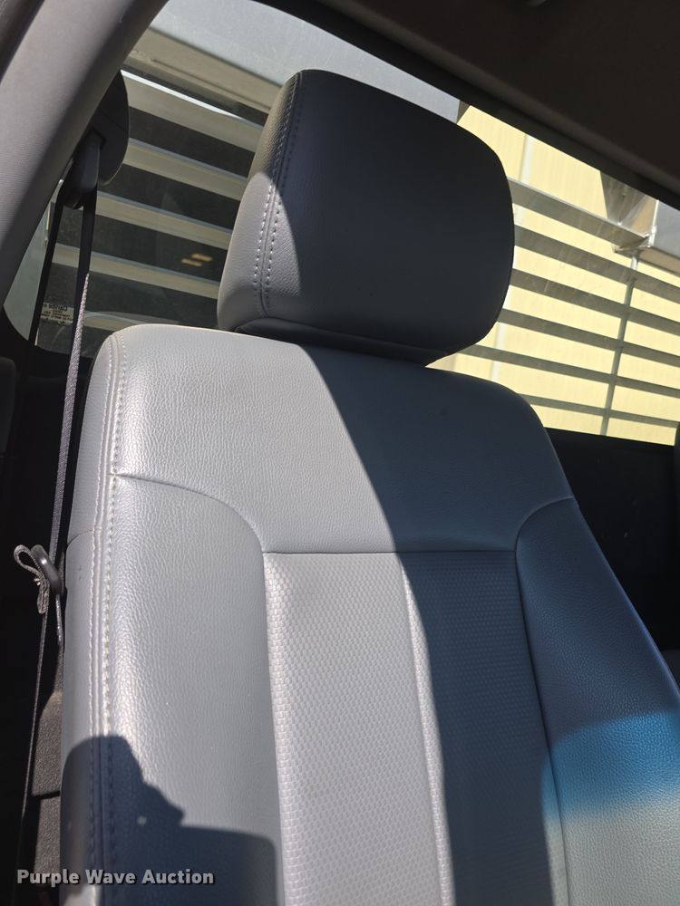 image for item DO7856 2012 Ford F450 Super Duty XL flatbed truck