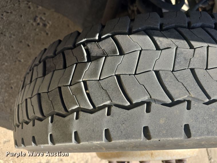 image for item DO7856 2012 Ford F450 Super Duty XL flatbed truck