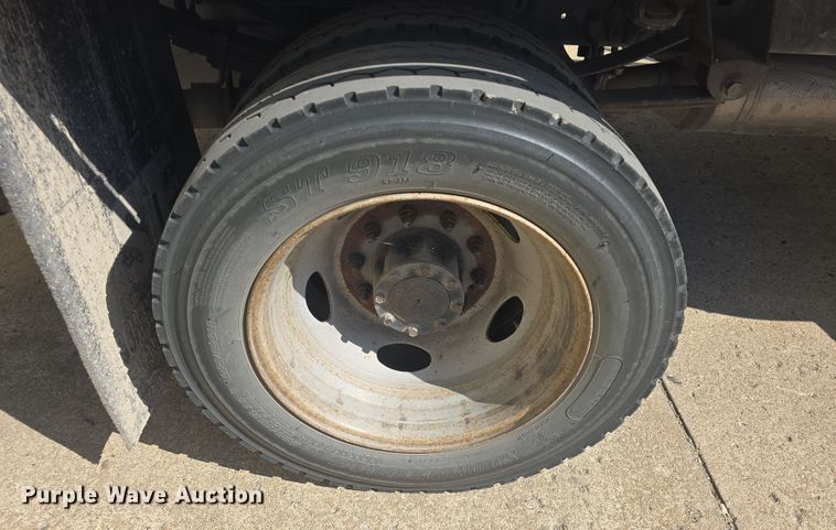 image for item DO7856 2012 Ford F450 Super Duty XL flatbed truck