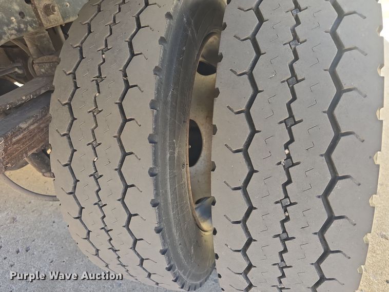 image for item DO7856 2012 Ford F450 Super Duty XL flatbed truck