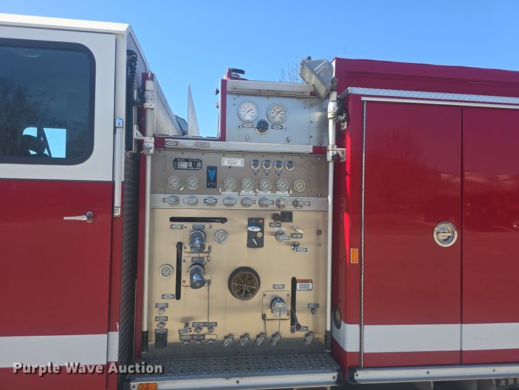 image for item DO7860 2000 E-One fire truck